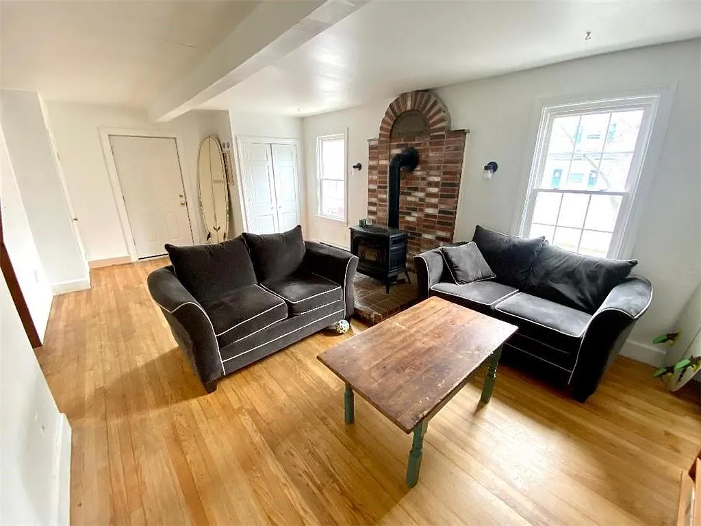 5 bed, 2.5 bath, 2060 sqft, $4,650 — Photo 4