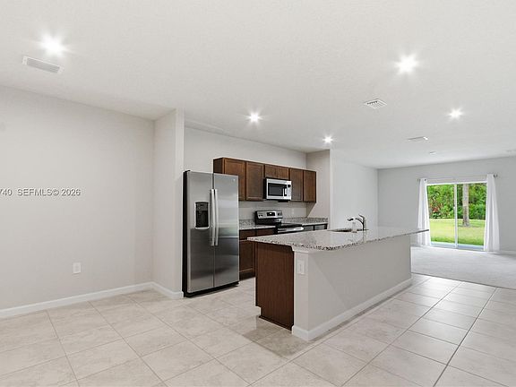 5th image of 323 Raspberry Rd #323