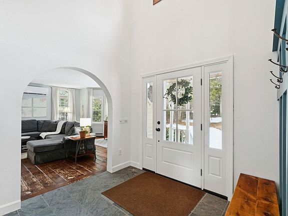 3rd image of 34 Meadowbrook Road