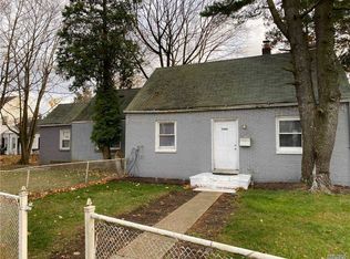 744 Front St, Hempstead, NY 11550