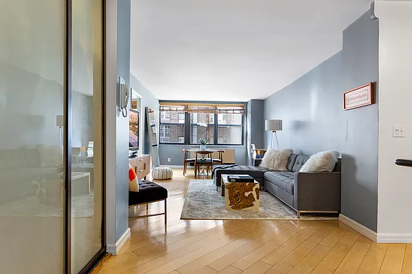 Sold by Redfin Real Estate | media 2