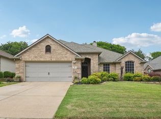 921 Stoneway Dr, Denton, TX 76210