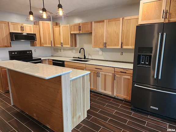 5th image of 2344 Railsplitter Ave