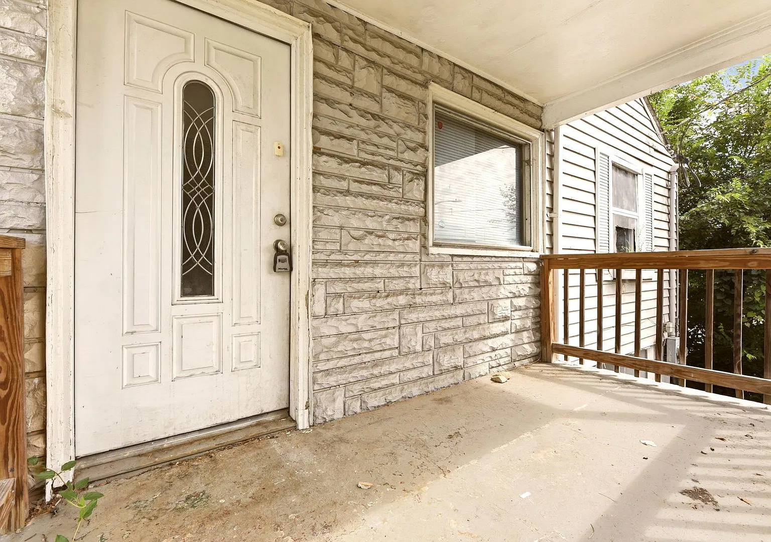 3 bed, 1.0 bath, 1162 sqft, $1,395 — Photo 2