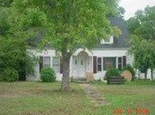 227 Washington Ave, Camden, TN 38320