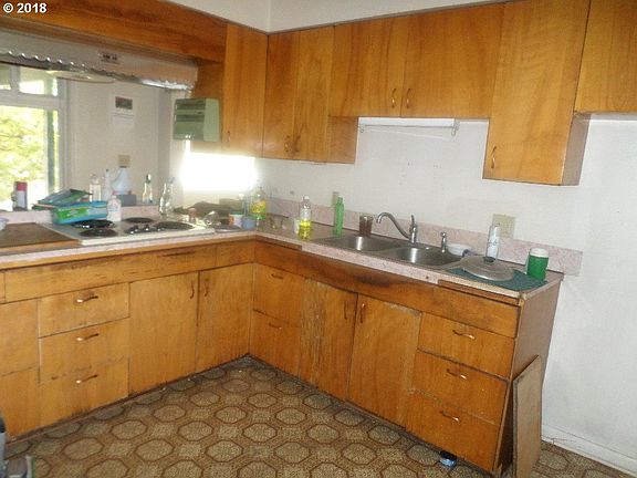 5th image of 202 N Madison St