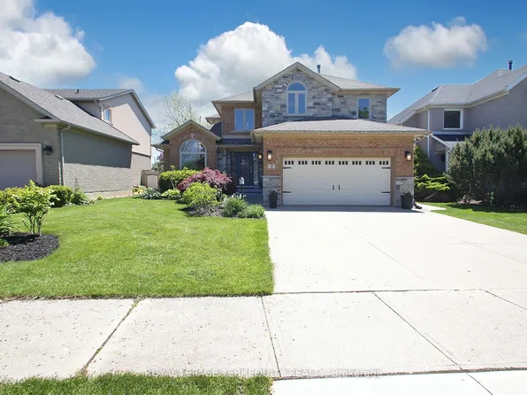 3 Riviera Rdg, Hamilton, ON L8E 5E5