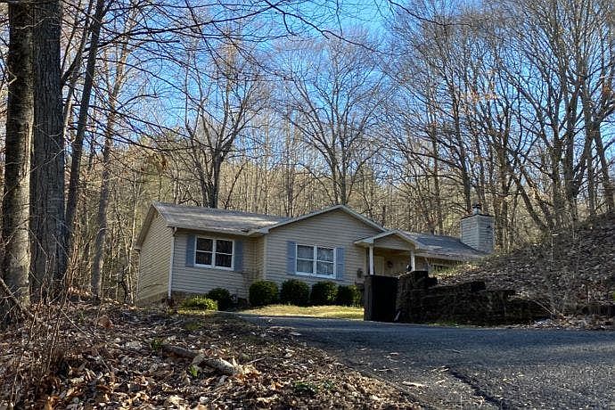 1st image of 373 E Hillcrest Dr