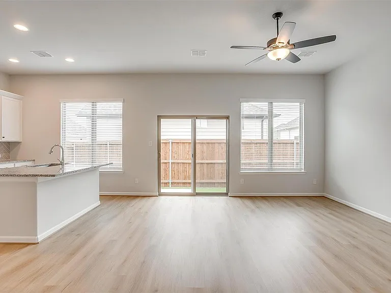 10434 Peonia St — Photo 7