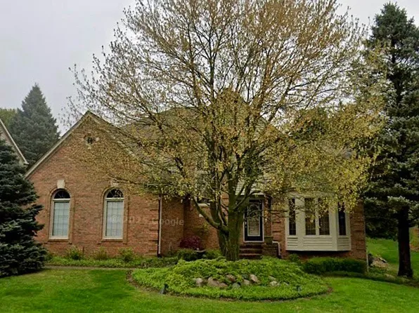 2182 Clinton View Cir, Rochester Hills, MI 48309
