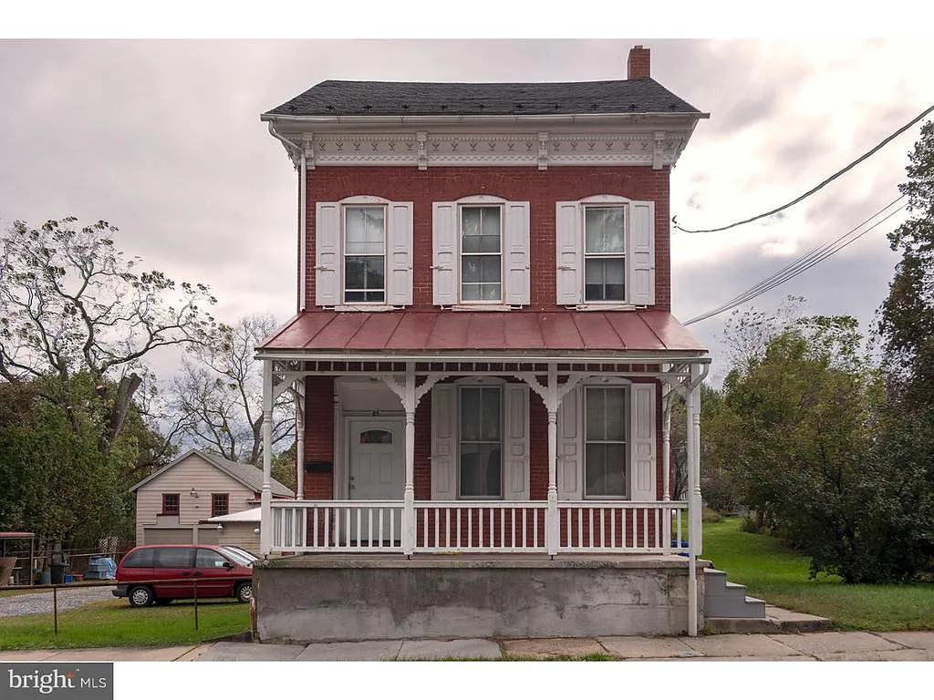 85 Werner St photo 1