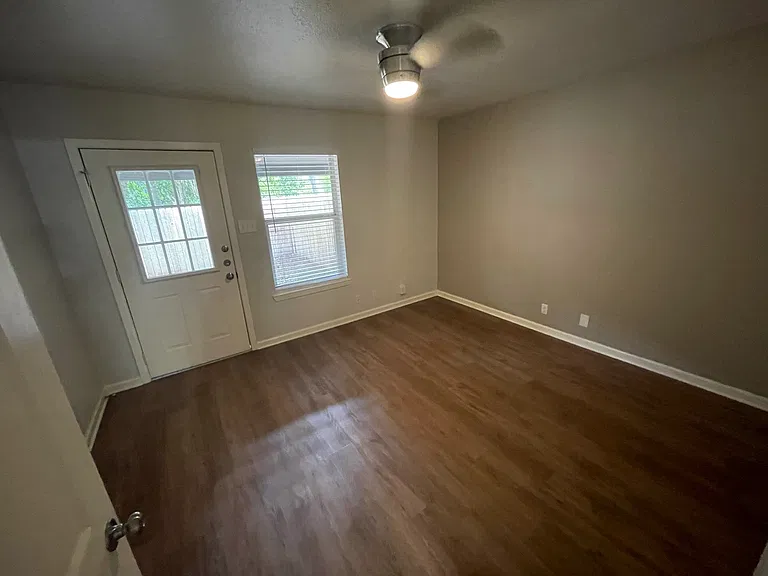 215 Eleanor Ave #3 — Photo 2