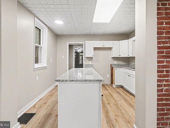 5th image of 108 W Pomfret St