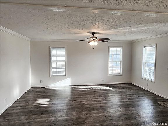 4th image of 650 W Adrian St