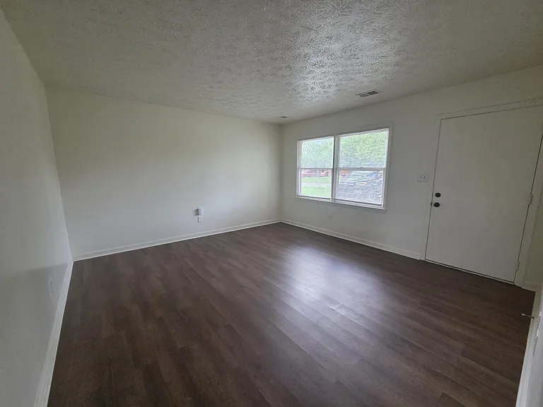 3777 Red River Dr — Photo 2