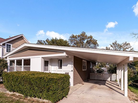 2nd image of 423 Dawn Ave