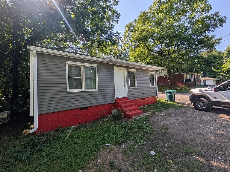 225 Crocker St — Photo 1