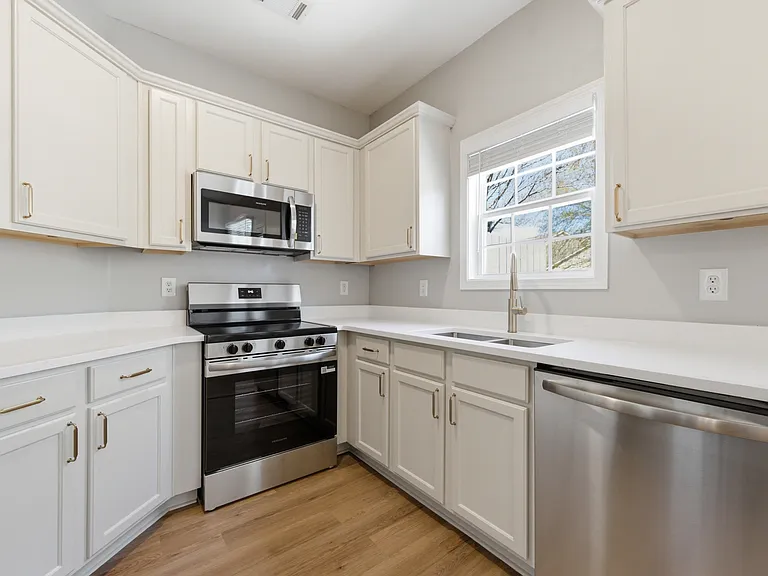 259 Derby Ct — Photo 7