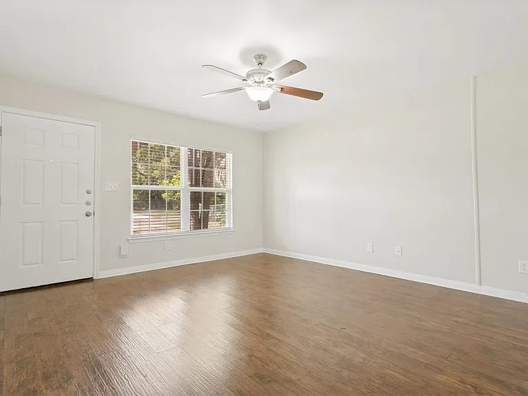 163 Antrim Dr — Photo 10
