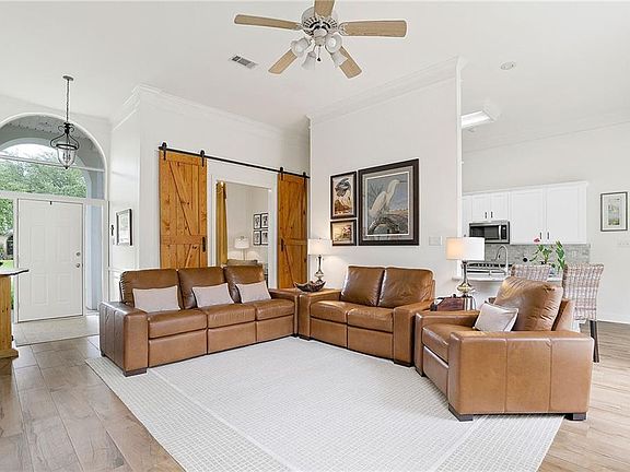 3rd image of 157 Carmel Dr
