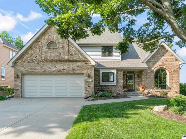 10583 Adams Dr, Omaha, NE 68127