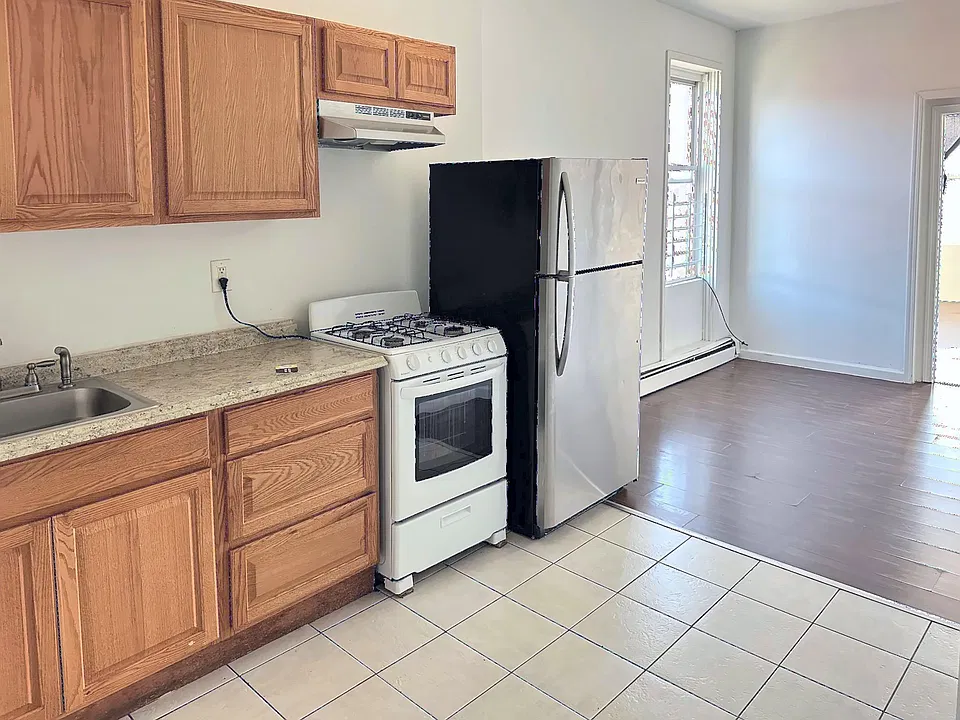 157 Monticello Ave #2L