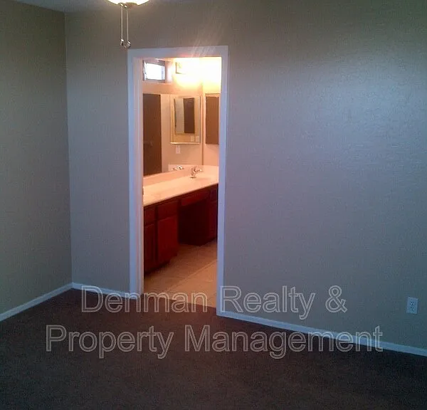 5725 S 32nd Ln — Photo 13
