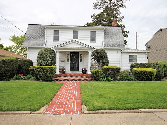 2nd image of 118 Roosevelt St