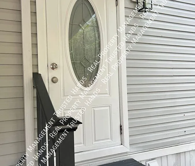 3230 Anthony Dr — Photo 2
