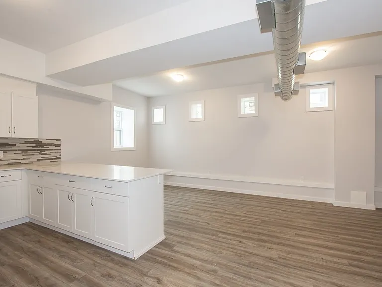 140 Caroline St S #1 — Photo 9