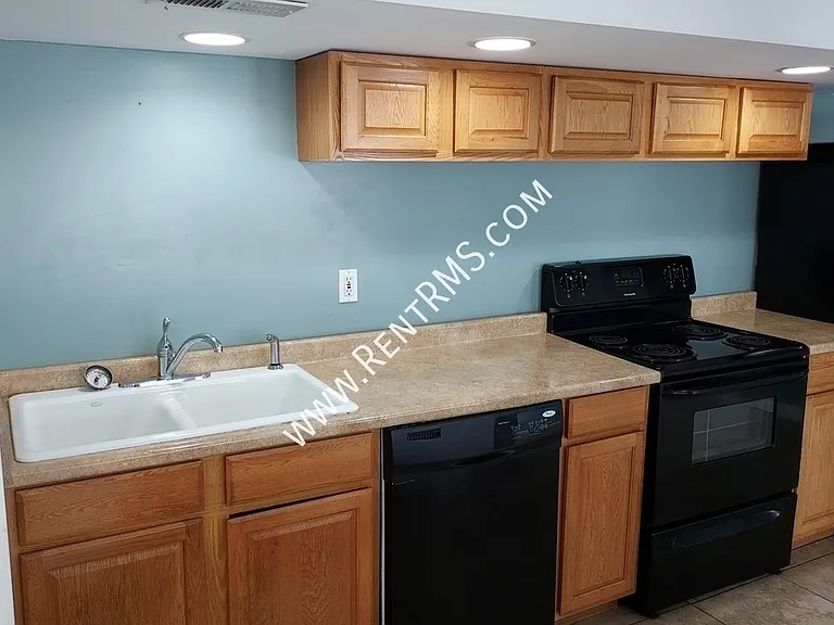 901 SW Buchanan St #GARLOW — Photo 9