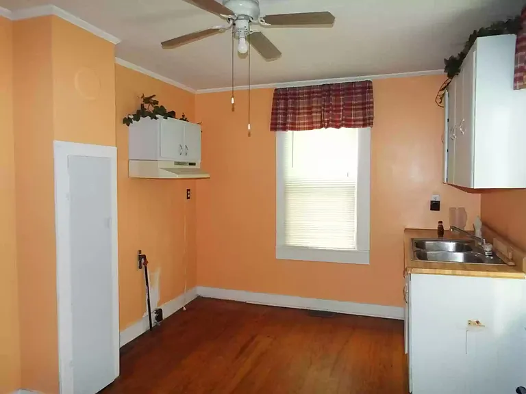 223 E Clara St — Photo 9
