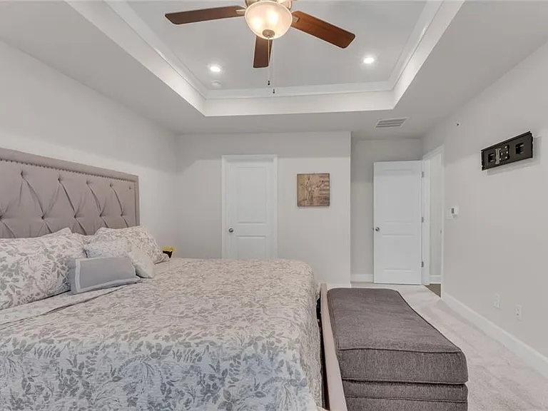 624 Spadina Rd — Photo 21