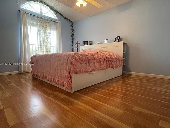 4th image of 915 Coral Club Dr #915