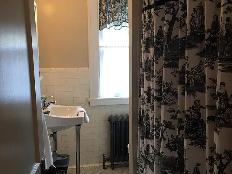 1657 Broadway Ave — Photo 7