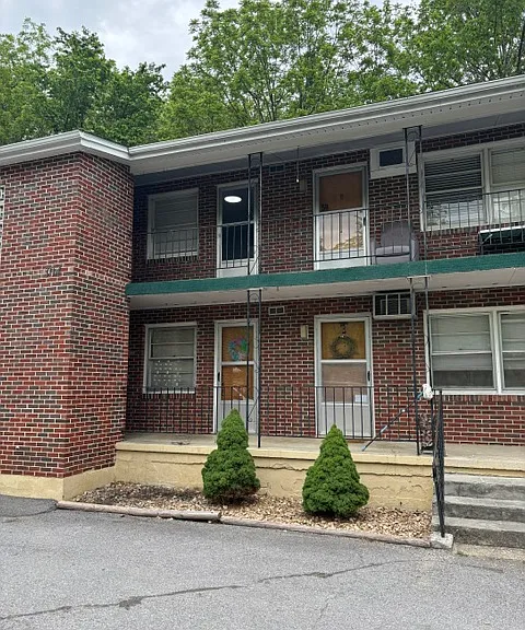 304 Longview St #B4 — Photo 1