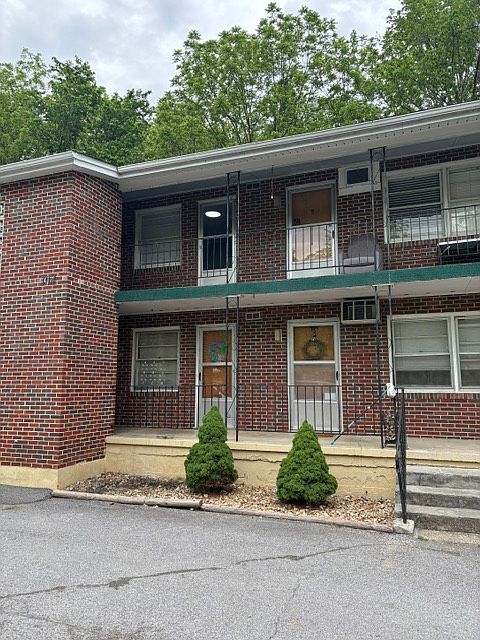 1st image of 304 Longview St #B4