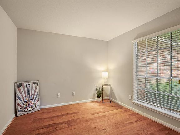 4th image of 8539 Woodland Knoll Ln