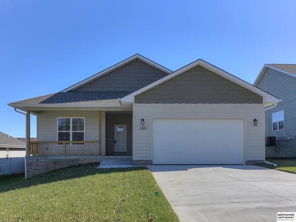 2749 College Dr, Blair, NE 68008