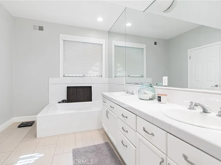 608 Poinsettia Ave #B — Photo 24
