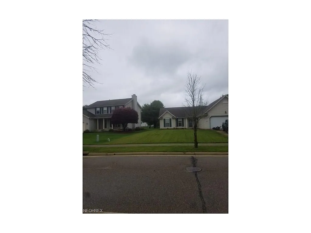 2231 Canterbury Cir photo 1
