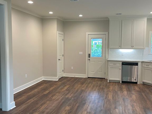 4th image of 806 Saint Patrick St