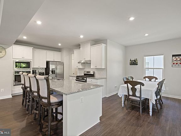 4th image of 205 Courthouse Manor Dr
