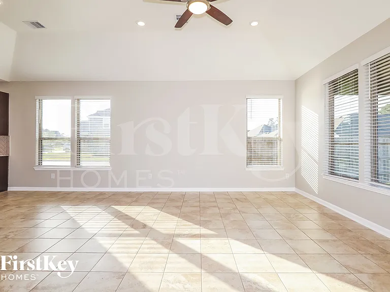 8757 Ute Creek Ln — Photo 3