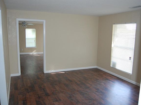 3rd image of 2820 Canary Ct