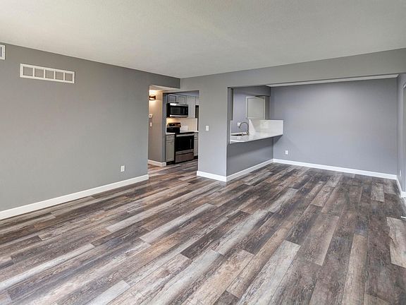 Living/dining/kitchen.