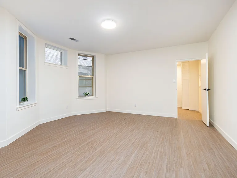 Carriage House — Photo 36