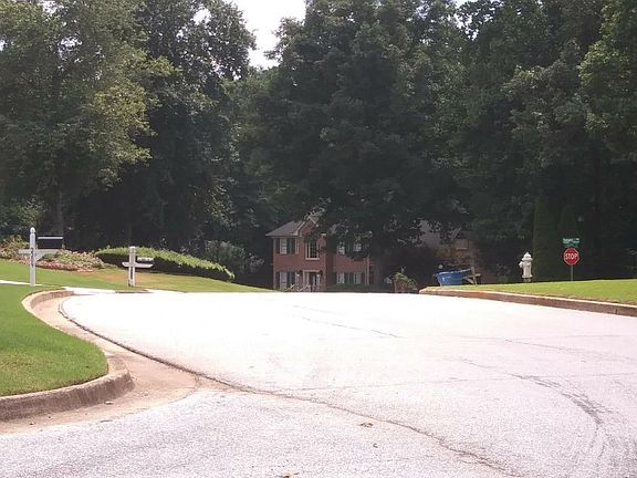 5th image of 2204 Thames Dr SE