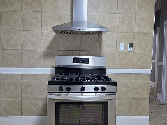4th image of 1632 Elmwood Ave Floor 1