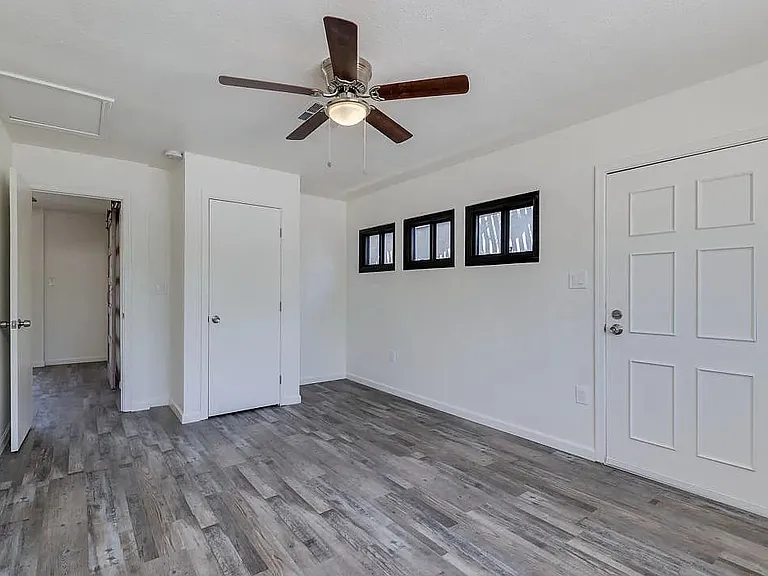 1221 E Henry St — Photo 30